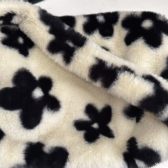 fuzzy black and white floral purse - Picture 5 of 5